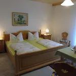 Haus Waldesruh בית הארחה
