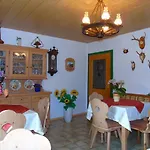 Haus Waldesruh בית הארחה 3*